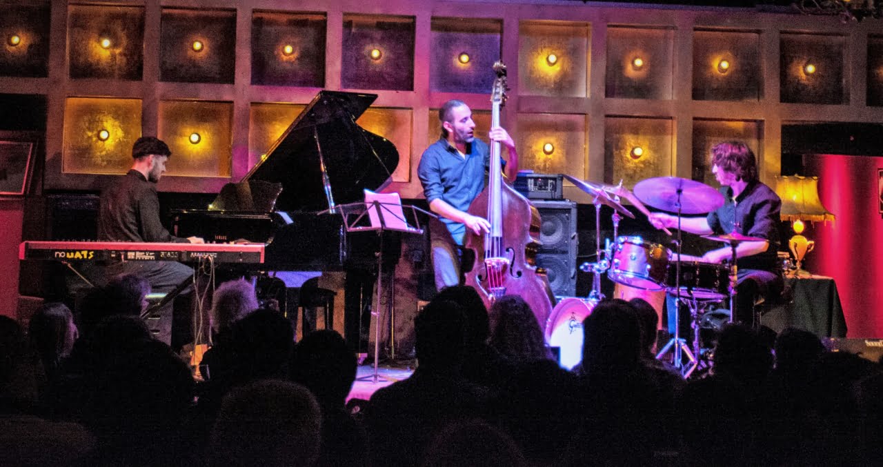 Javier Burin construye sus propios "Escenarios" 2 Trio tocando 2